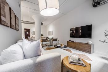 Industrial Style 2BR Condo Downtown LA With Rooftop!, Los Ángeles (foto 5)