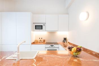 Mediterranean Retreat with 4-Bedroom, 3-Bath Apartment in Barcelona, Barcelona (Foto 5)