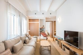Mediterranean Retreat with 4-Bedroom, 3-Bath Apartment in Barcelona, Barcelona (Foto 2)