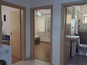 Lovely one-bedroom apartment with private entrance, Tirana (photo 2)