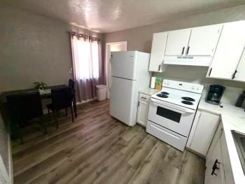 Sparkly Apt 5 Min Walk to Downtown - Free Parking, Las Vegas (photo 2)