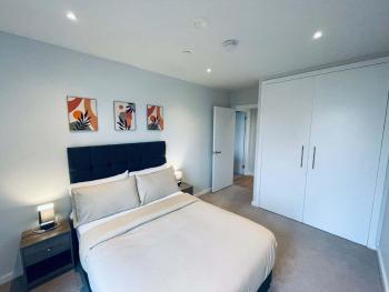 City Sky View Centre Luxe Apartment - 2 Bedrooms, Manchester (photo 4)