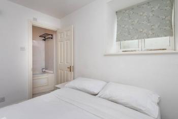 Cosy 1 Bedroom flat between Clapham & Brixton, London (photo 3)