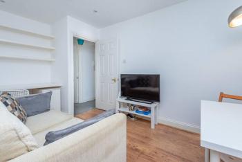 Cosy 1 Bedroom flat between Clapham & Brixton, London (photo 5)