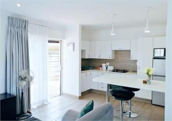 Central, Secure & Stylish Stay in Randhart, Alberton (Foto 4)