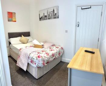 Lovely Double Bedroom, Liverpool (photo 4)