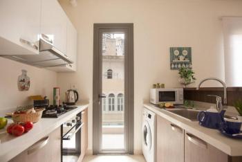 Sioufi - 2-BR Apt & Balcony in Achrafieh, Sinn al Fīl (zdjęcie 2)