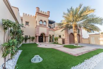 Private Beachfront Villa with Pool Access, Minutes from Nakheel Mall and Monorail, Canal Cove, Palm Jumeirah by Deluxe Holiday Homes, Dubai (photo 2)