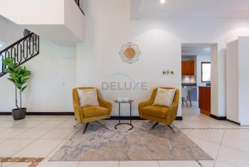 Luxury Beachfront Villa with Direct Beach Access, Next to Community Pool, Close to the Thrills of Aquaventure Waterpark, Canal Cove, Palm Jumeirah by Deluxe Holiday Homes, Dubaj (fotografie 4)