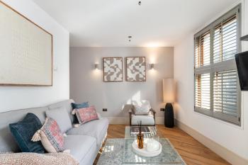NEW! Fulham 1-bed Apartment with Patio, Londyn (zdjęcie 3)