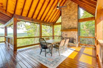 Deck, Panoramic Views: Serene Mineral Bluff Cabin!, Mineral Bluff (foto 4)