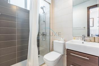 Furnished 3-Bedroom Townhouse, Just Minutes Drive from Al Marmoom Heritage Village and Popular Dubai Attractions, Albizia, Damac Hills 2 by Deluxe Holiday Homes, Dubai (photo 3)