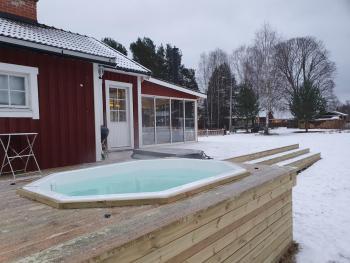 Cabin with pool, close to lake & perfect for autumn vacation, Sunnansjö (zdjęcie 2)