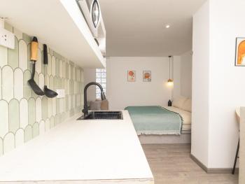 Lovely Studio Room for 2 Guests in the Heart of Sathorn, Бангкок (фото 3)