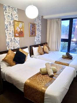 Thai Suite 28 Nights with Pool table and FreePark, Birmingham (photo 2)