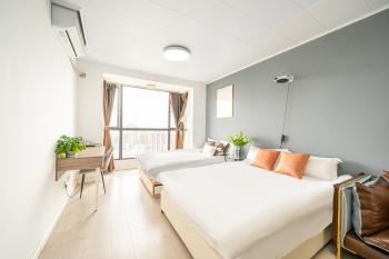 XinChen - Paris Fashion City Landmark view 2 Queen Beds Flat, Shanghai (photo 2)
