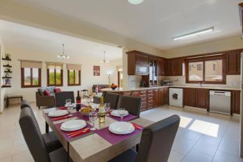 Villa Cypria Maria by Villa Plus, Peyia (Foto 4)