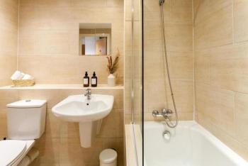 Central City Stay, 2 Bed 2 Bath, Sleeps up to 7, Netflix, Liverpool (photo 5)