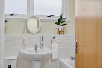 Modern 2-Bedroom flat in Glasgow city centre, near Galsgow Green, Glasgow (photo 4)