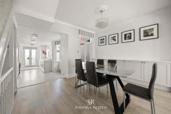 New Stylish 4BR - Windsor City Centre - Sleeps 6, Windsor (zdjęcie 3)