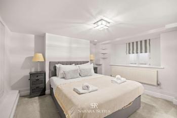 New Stylish 4BR - Windsor City Centre - Sleeps 6, Windsor (zdjęcie 4)