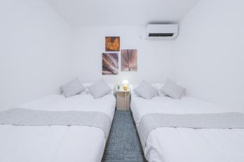 守3 商店街横の庭園を楽しむお風呂付きの宿 グループ向けの4寝室 ベッド12点 バスルーム3点, Osaka (foto 5)