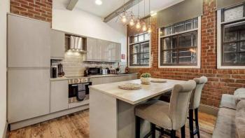 Central Warehouse Apt - Sleeps 8, Pet Friendly, Liverpool (photo 3)
