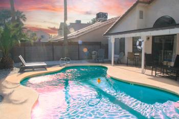 Large Pool & Patio Cozy Single Story Family House, Las Vegas (photo 4)