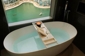 JW Marriott Stylish 1BR - Marina View - Direct Dubai Marina Mall Access - Pool & Gym - Free Parking, Dubai (photo 2)