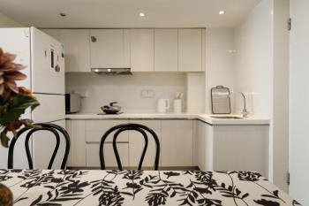 Mu En Apartment Retro 2-Bedroom - 15min drive to Disney & SNIEC Near Metro Line 13, Shanghai (photo 4)