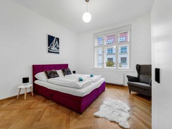 Spacious & Modern Apartment by Wenceslas Square, Прага (фото 4)