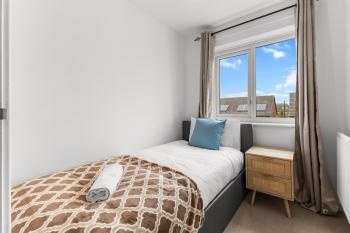 3 Bedroom house with 5 beds and Parking 18LW, Manchester (photo 5)