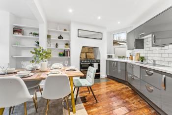 Lovely Central Bath House - Parking - Sleeps 7, Бат (фото 5)