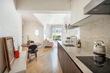 Superb studio with terrasse & 24-7 security in the heart of Paris!, Parigi (foto 3)