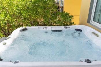 Beachfront - Ocean Extravaganza 3BR condo - E121, Palm-Eagle Beach (photo 2)