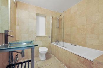 Premium 2-Pax Apartment with Kitchen in Central London, Londra (foto 3)