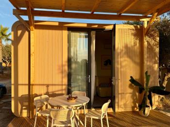 Modern Tiny House with Big Comfort, Эштомбар (фото 3)