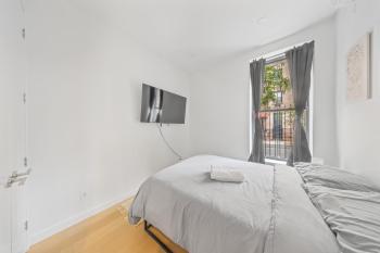 Double Room at a shared Apartment near Times Square, Нью-Йорк (фото 3)