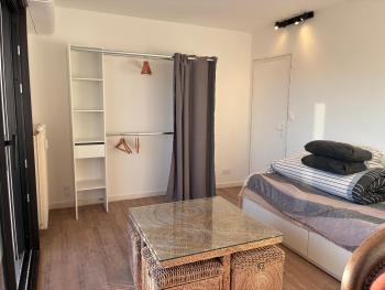 chambre avec salle de bain, cuisine, balcon, clim et parking privé ,bordeaux centre Nansouty, Бордо (фото 2)