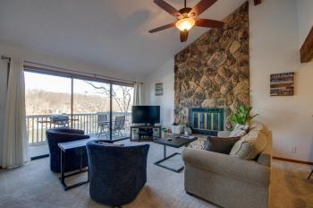Pool & Lake Access! 3rd-Floor Osage Beach Retreat, Osage Beach (fotografie 2)