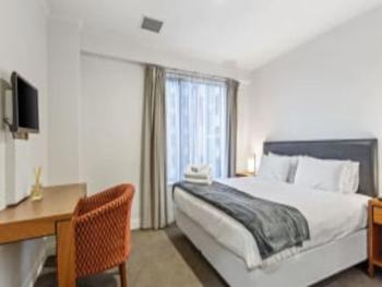 Superking Bed in Stylish Apartment I Zodiak Stays, Auckland (photo 2)