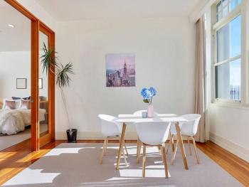 Beautiful and Spacious 1BR in CBD by Zodiak Stays, Auckland (photo 5)