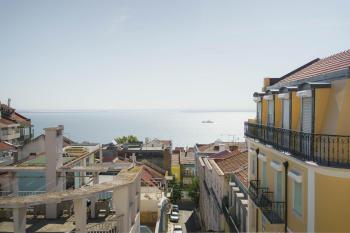 GuestReady - Captain's residence 3D near Alfama, Лиссабон (фото 2)