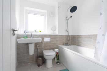 4-bedroom New House Near City Centre, Manchester (photo 4)