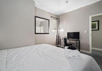 CLE 2BDR with Comfort & Conveniences Inside & Out, Cleveland (foto 5)