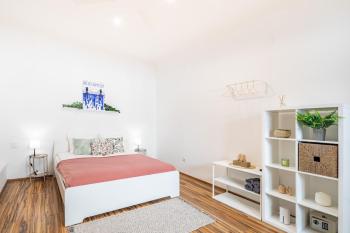 Modern & Functional Comfort With AC by NW, Budapest (photo 2)