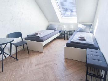 ALFA Stuttgart Doppelzimmer Teeküche Porsche Bosch l Gemeinschaftsbad WIFI SmartTV l Double room with kitchenette and shared bathroom BS21A8, Штутгарт (фото 2)