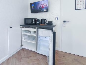 ALFA Stuttgart Doppelzimmer Teeküche Porsche Bosch l Gemeinschaftsbad WIFI SmartTV l Double room with kitchenette and shared bathroom BS21A8, Штутгарт (фото 4)