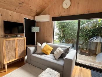 Modern home in prime location!, Auckland (photo 3)