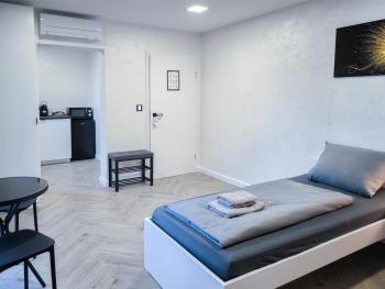 ALFA Stuttgart Doppelzimmer Teeküche Porsche Bosch l Gemeinschaftsbad WIFI SmartTV l Double room with kitchenette and shared bathroom BS21A9, Stuttgart (photo 3)